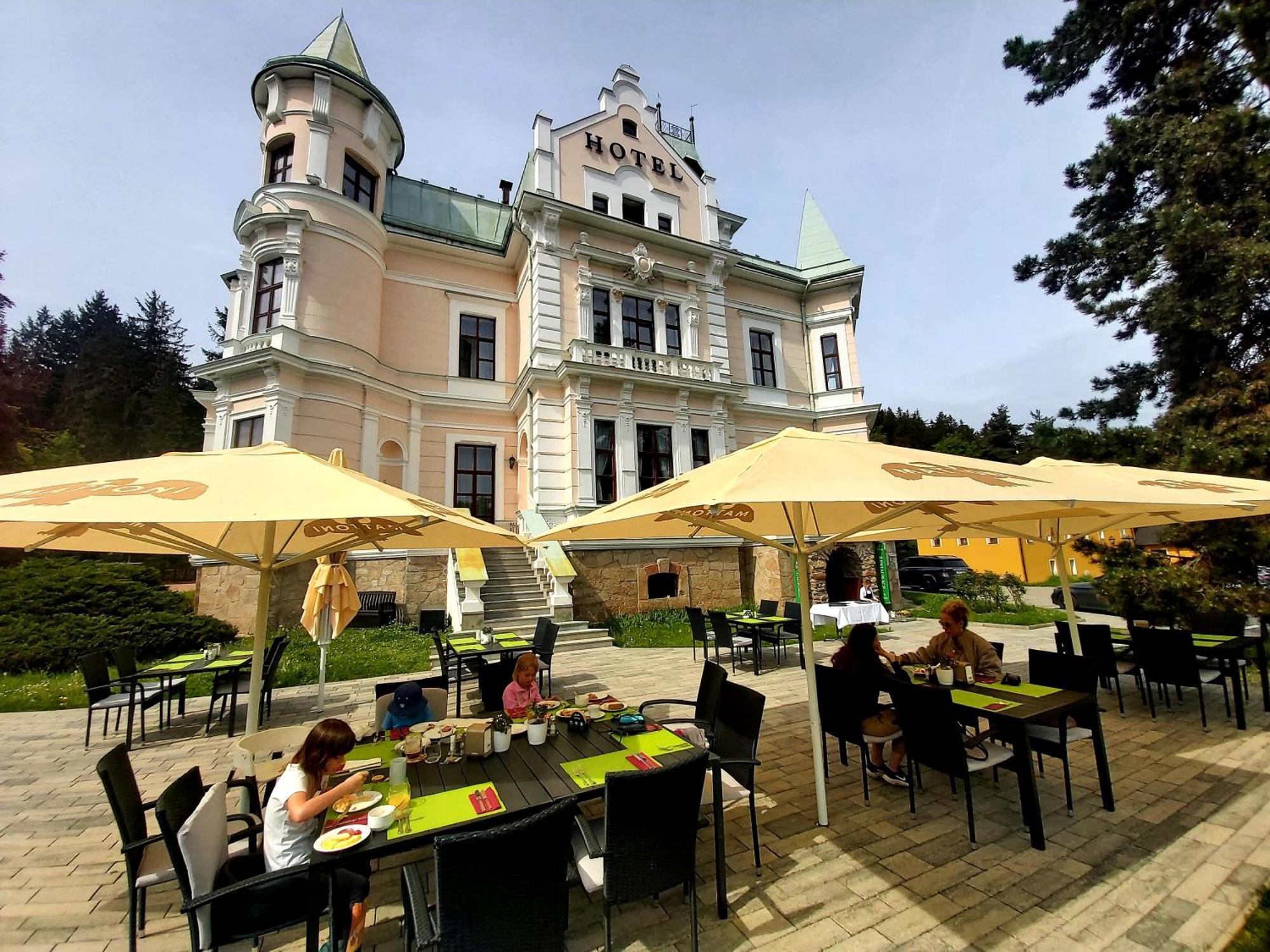 Chateau Cihelny Karlovy Vary Exteriér fotografie