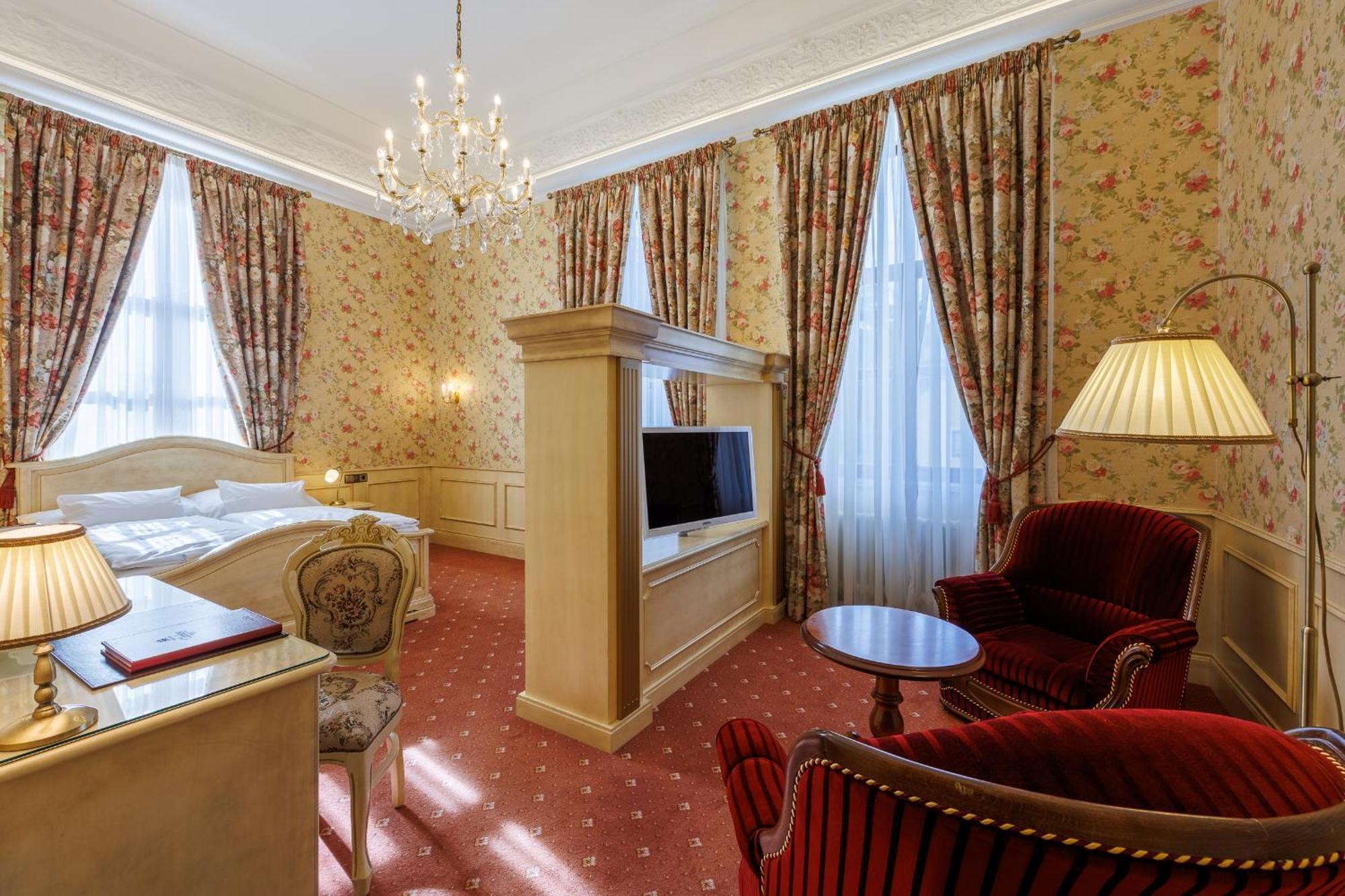 Chateau Cihelny Karlovy Vary Exteriér fotografie